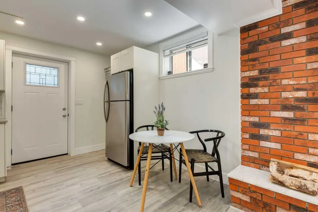 131 Thorncrest Road NW Calgary AB T2K 3B5