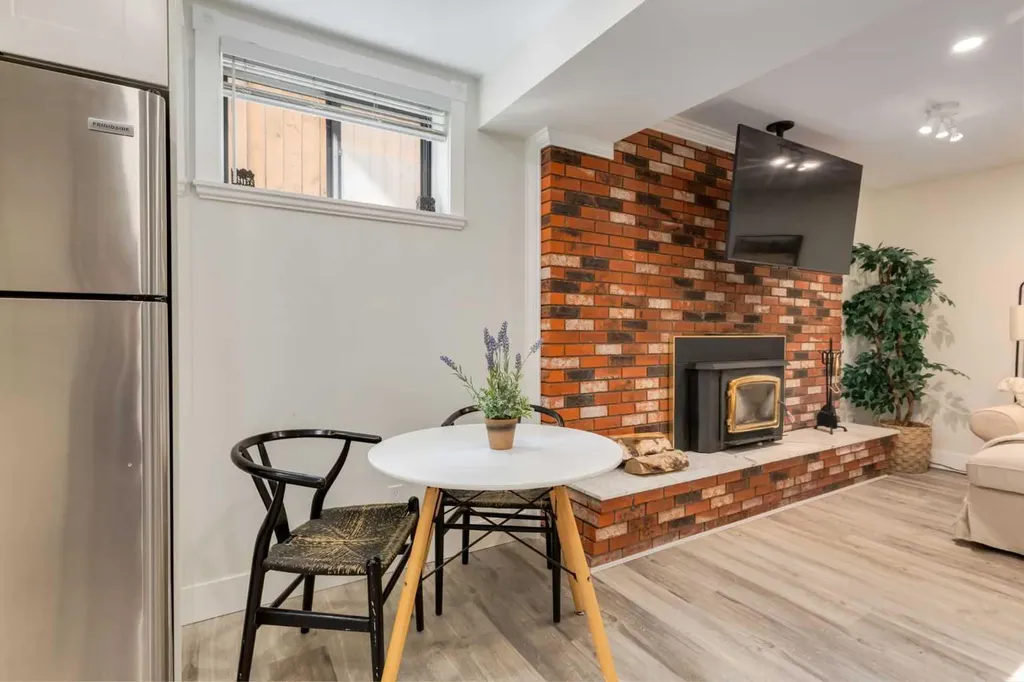 131 Thorncrest Road NW Calgary AB T2K 3B5