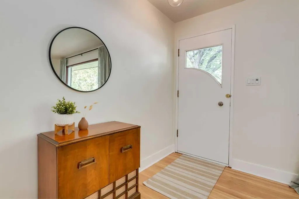 131 Thorncrest Road NW Calgary AB T2K 3B5
