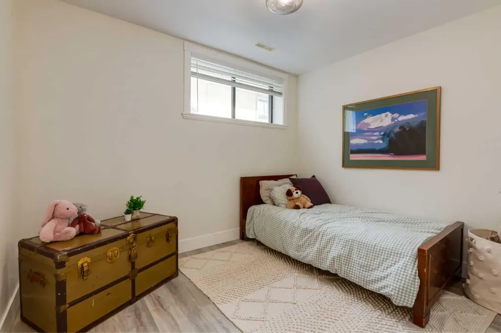 131 Thorncrest Road NW Calgary AB T2K 3B5