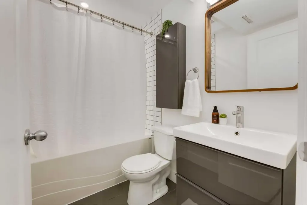 131 Thorncrest Road NW Calgary AB T2K 3B5