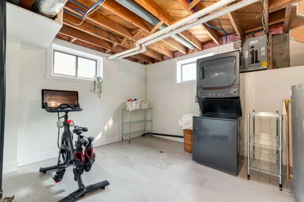 131 Thorncrest Road NW Calgary AB T2K 3B5