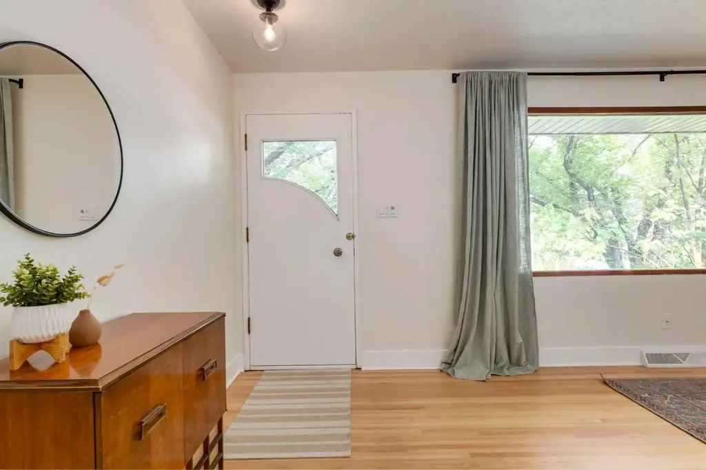 131 Thorncrest Road NW Calgary AB T2K 3B5
