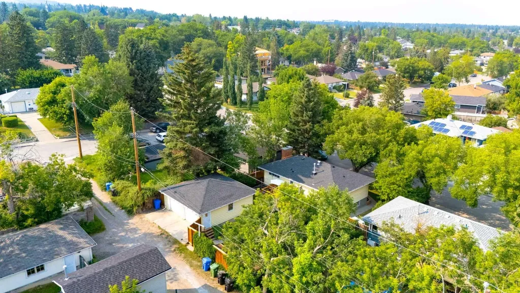 131 Thorncrest Road NW Calgary AB T2K 3B5