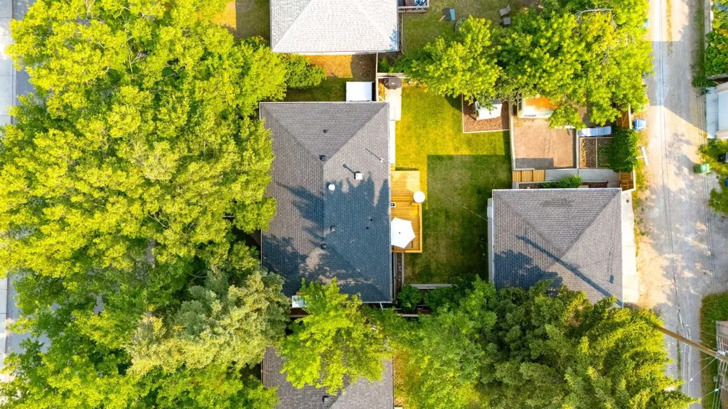 131 Thorncrest Road NW Calgary AB T2K 3B5
