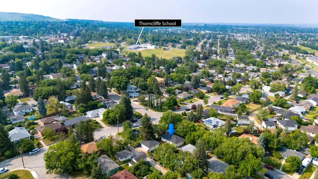 131 Thorncrest Road NW Calgary AB T2K 3B5