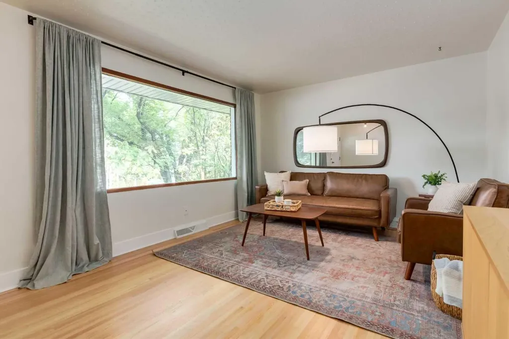 131 Thorncrest Road NW Calgary AB T2K 3B5
