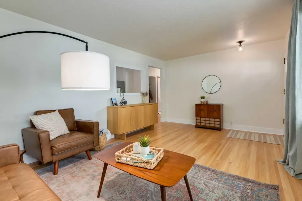 131 Thorncrest Road NW Calgary AB T2K 3B5