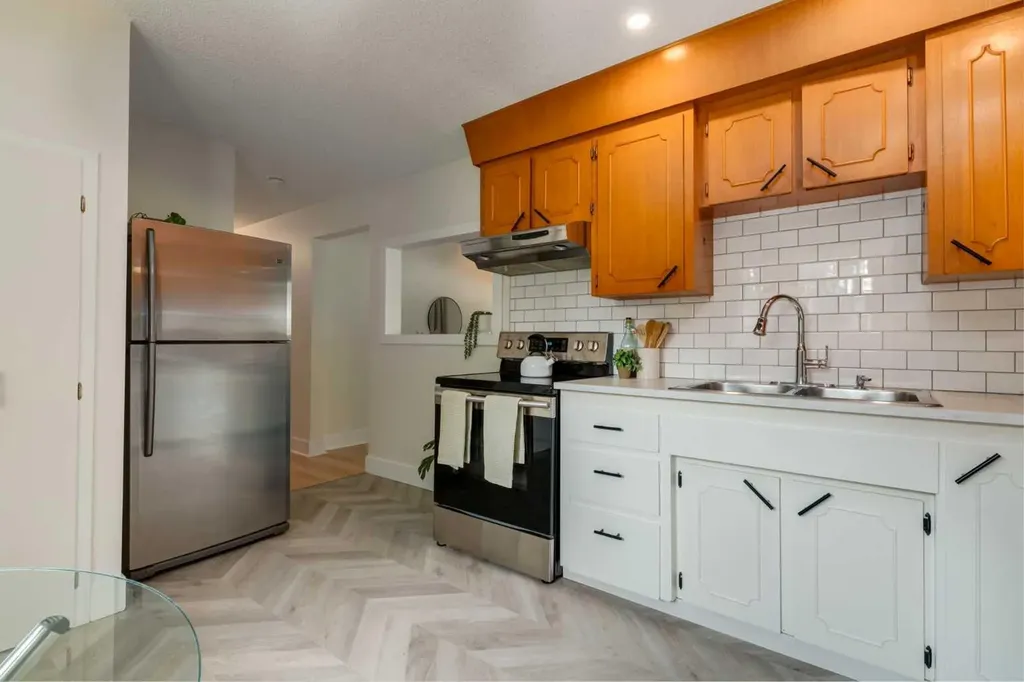 131 Thorncrest Road NW Calgary AB T2K 3B5