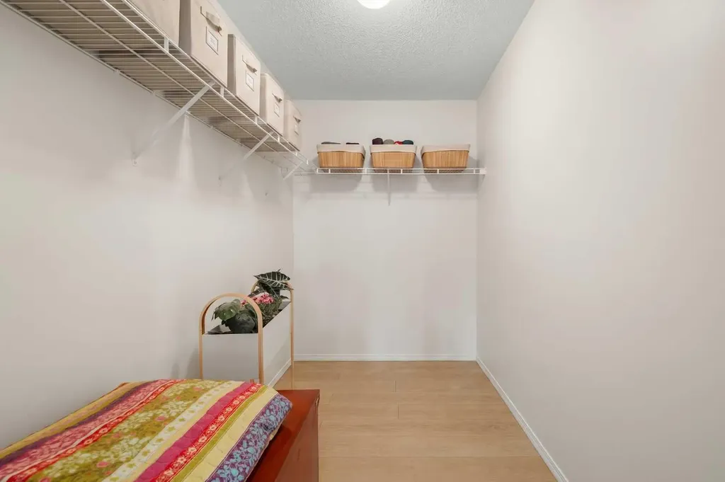 2518 Fish Creek Boulevard SW Calgary AB T2Y 4T6