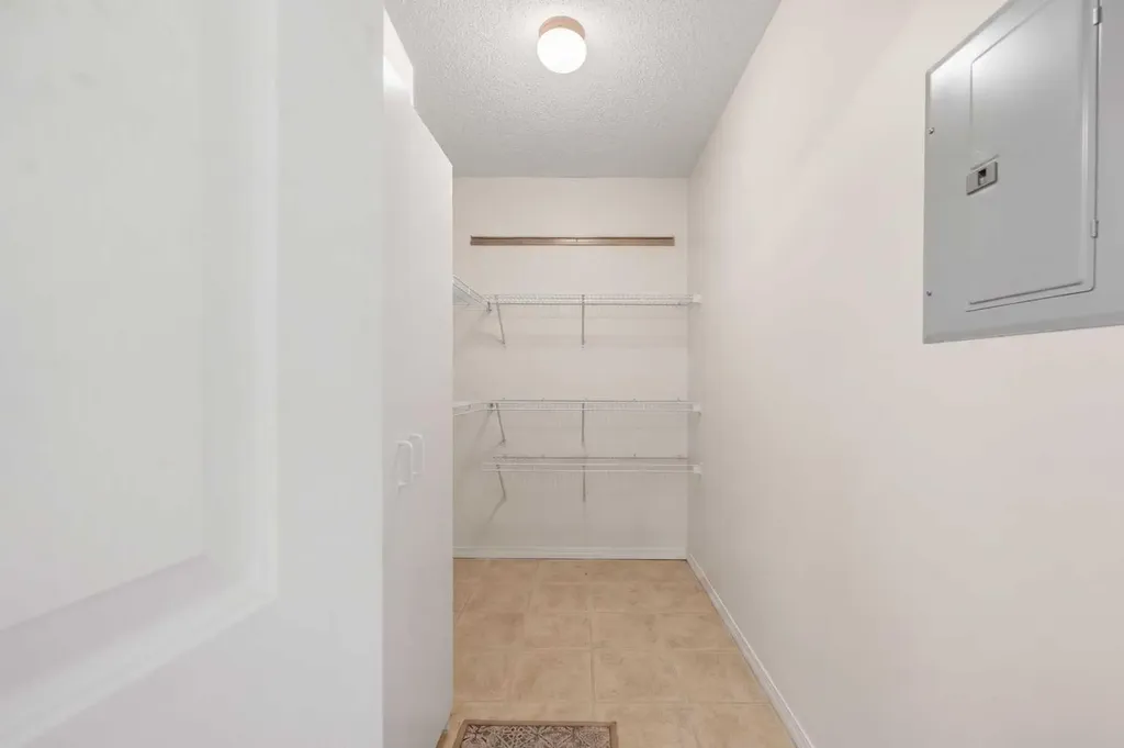 2518 Fish Creek Boulevard SW Calgary AB T2Y 4T6
