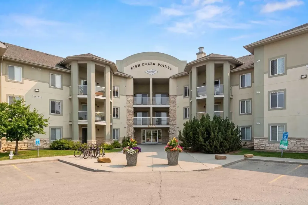 2518 Fish Creek Boulevard SW Calgary AB T2Y 4T6