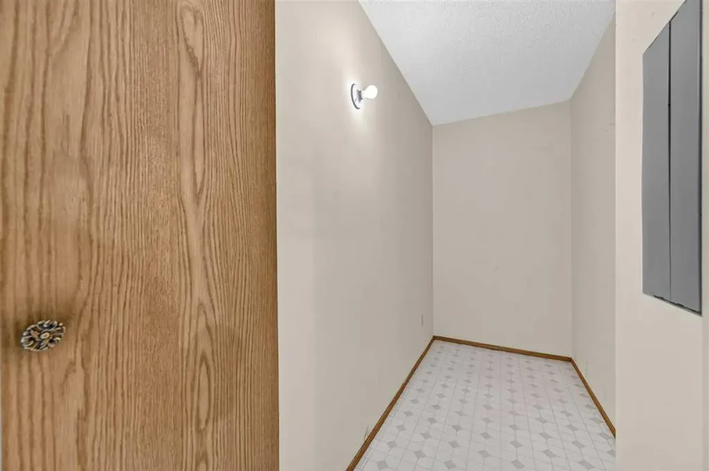 5204 Dalton Drive NW Calgary AB T3A 3H1