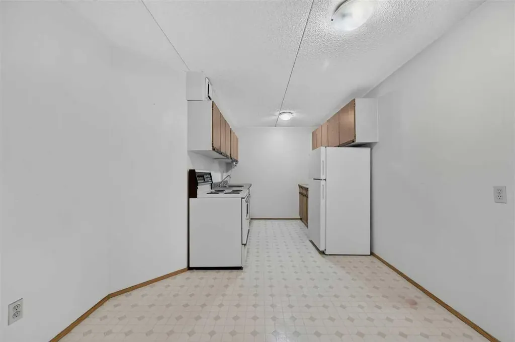 5204 Dalton Drive NW Calgary AB T3A 3H1