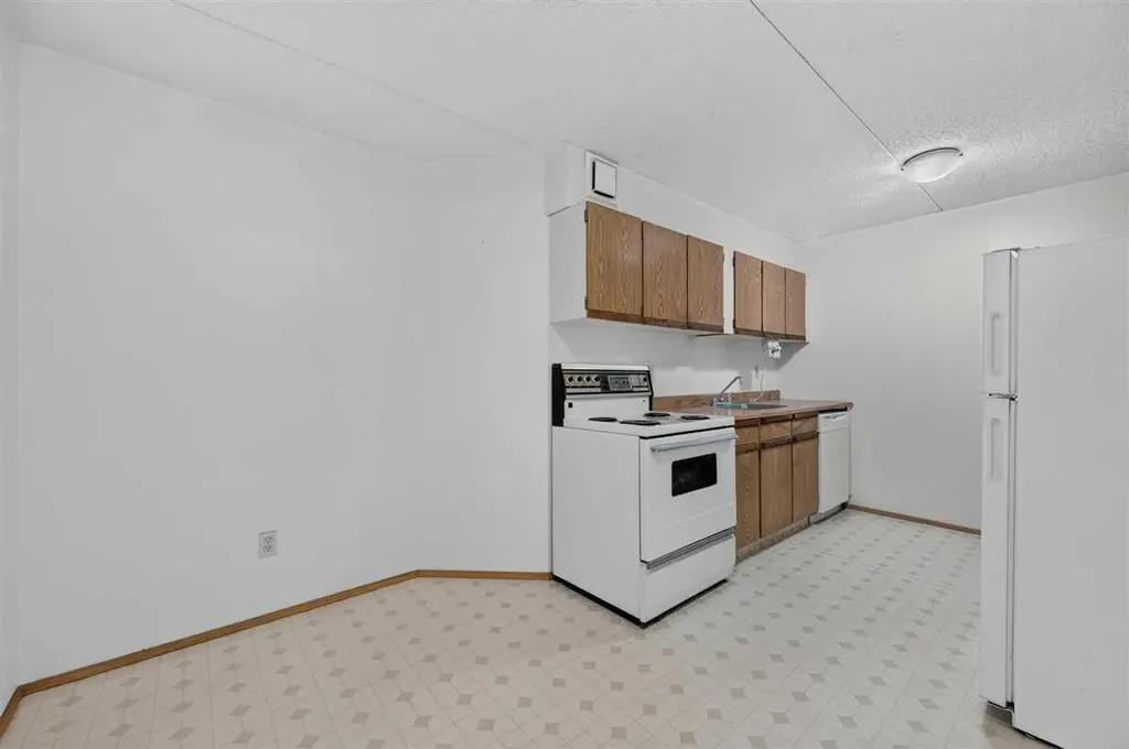 5204 Dalton Drive NW Calgary AB T3A 3H1