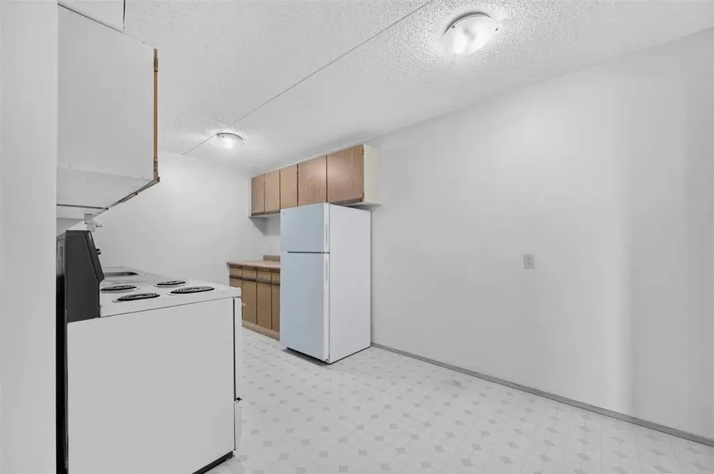 5204 Dalton Drive NW Calgary AB T3A 3H1