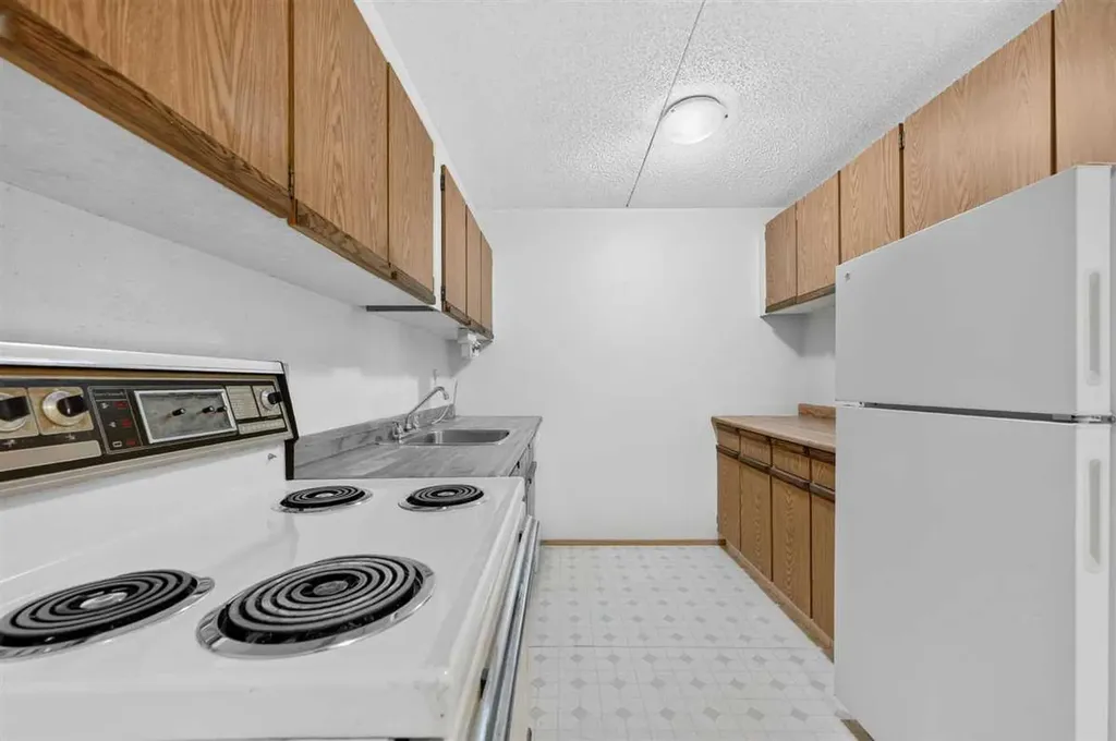 5204 Dalton Drive NW Calgary AB T3A 3H1