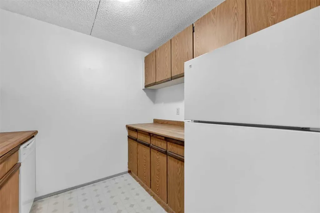 5204 Dalton Drive NW Calgary AB T3A 3H1