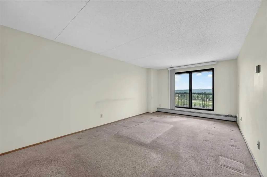 5204 Dalton Drive NW Calgary AB T3A 3H1