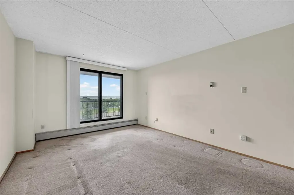 5204 Dalton Drive NW Calgary AB T3A 3H1