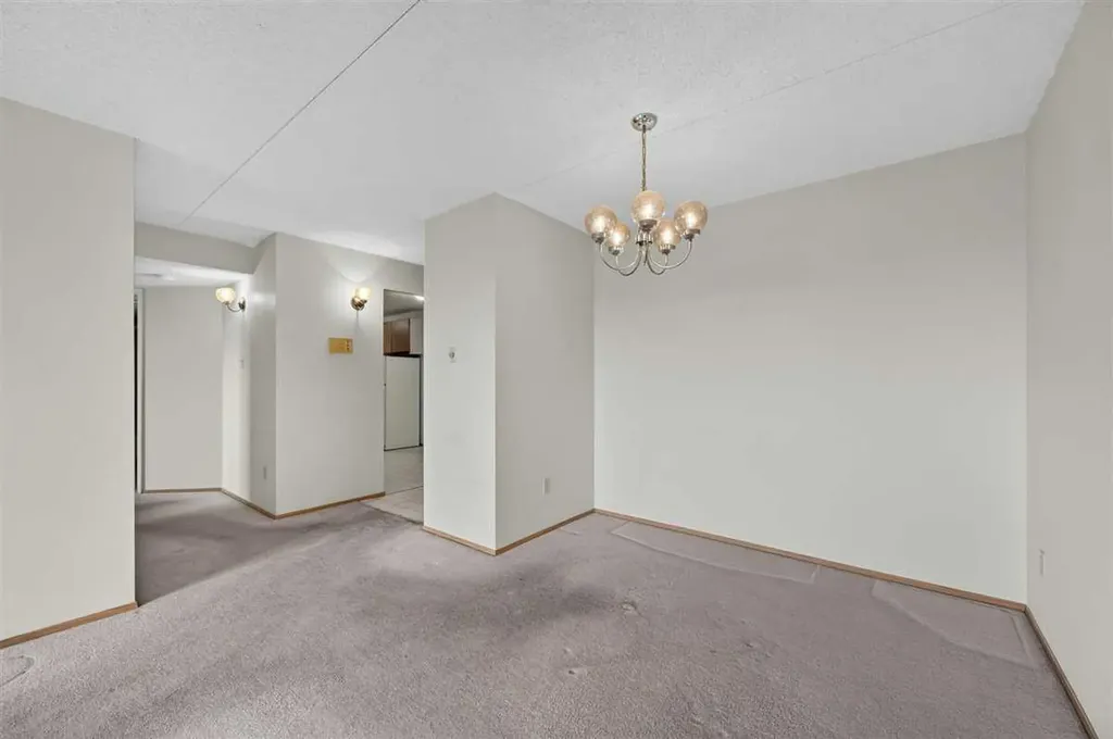 5204 Dalton Drive NW Calgary AB T3A 3H1