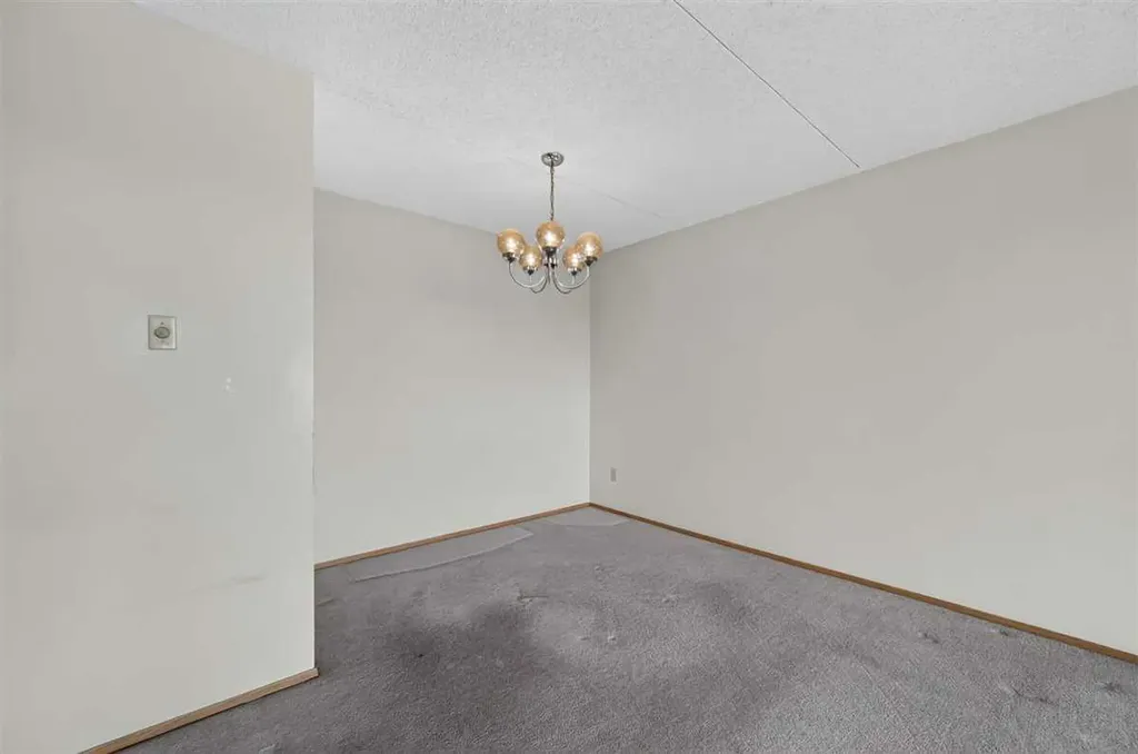 5204 Dalton Drive NW Calgary AB T3A 3H1