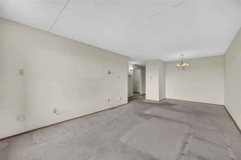 5204 Dalton Drive NW Calgary AB T3A 3H1