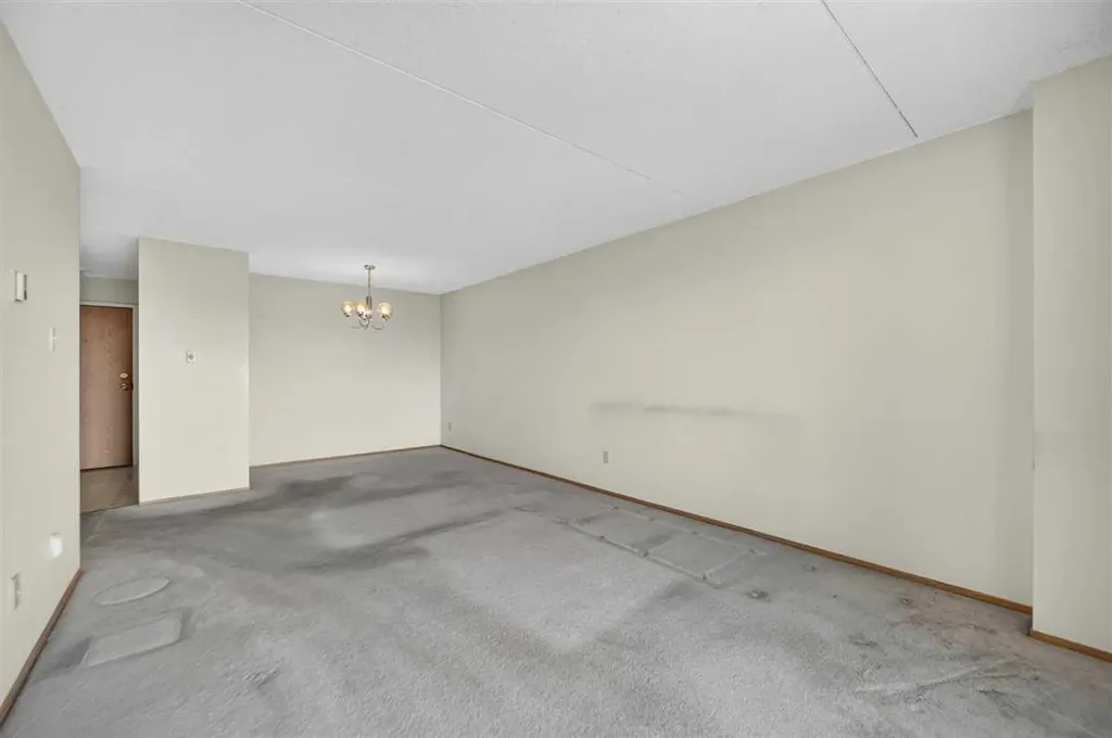 5204 Dalton Drive NW Calgary AB T3A 3H1