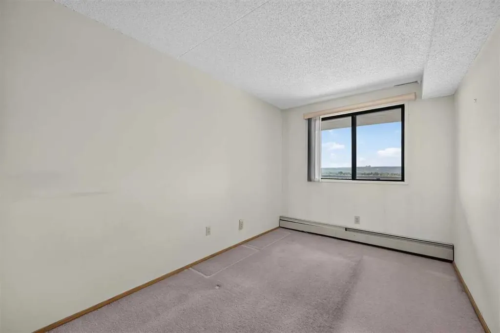 5204 Dalton Drive NW Calgary AB T3A 3H1