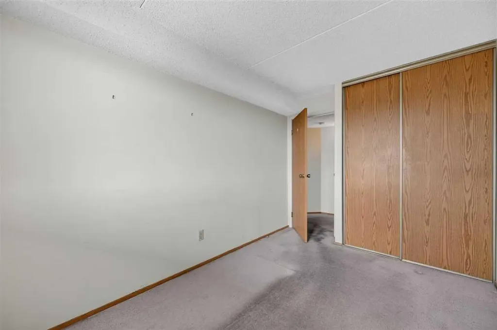 5204 Dalton Drive NW Calgary AB T3A 3H1