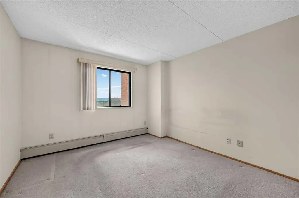 5204 Dalton Drive NW Calgary AB T3A 3H1