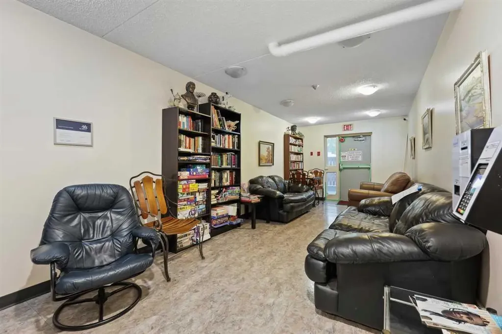 5204 Dalton Drive NW Calgary AB T3A 3H1