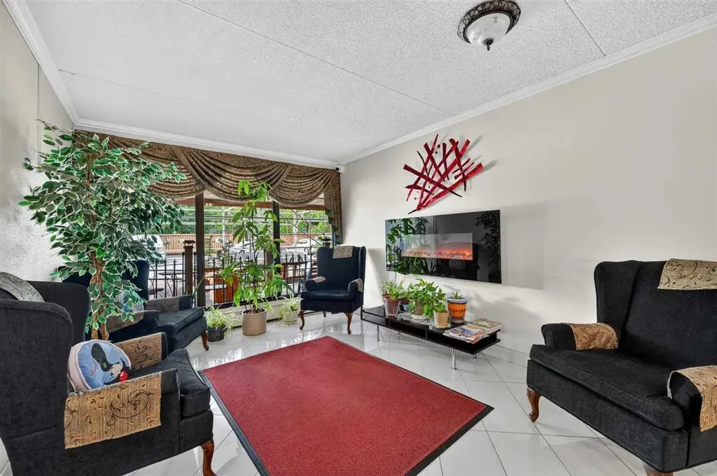 5204 Dalton Drive NW Calgary AB T3A 3H1