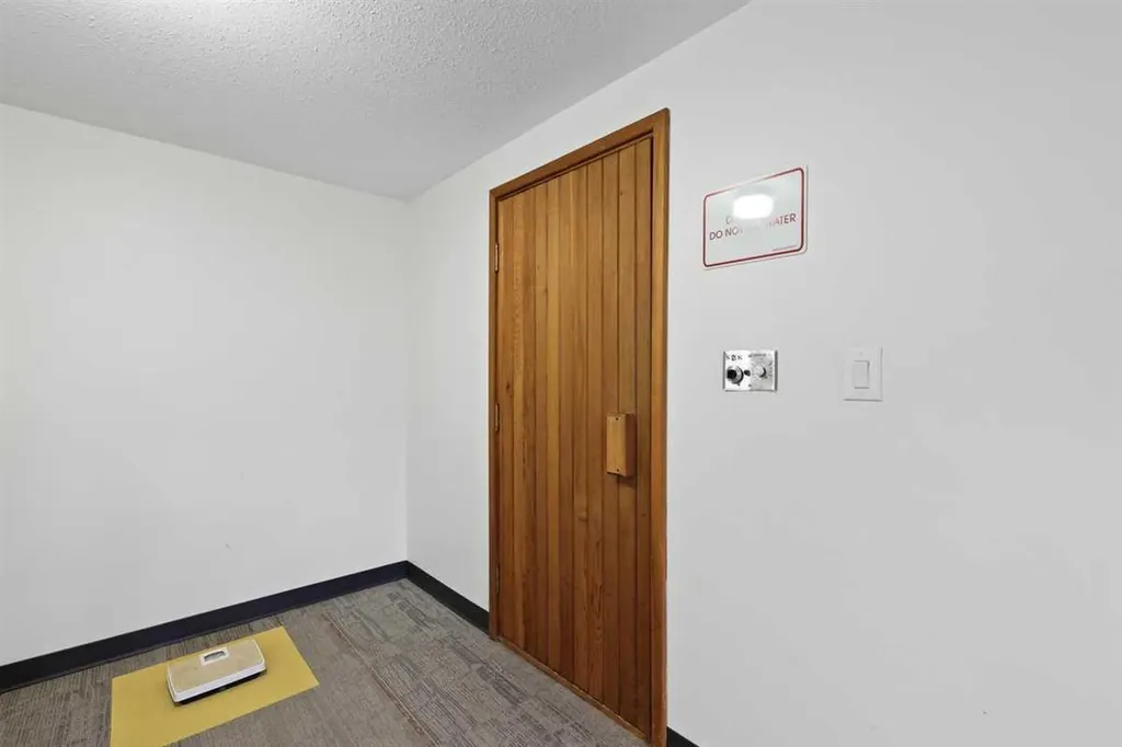 5204 Dalton Drive NW Calgary AB T3A 3H1