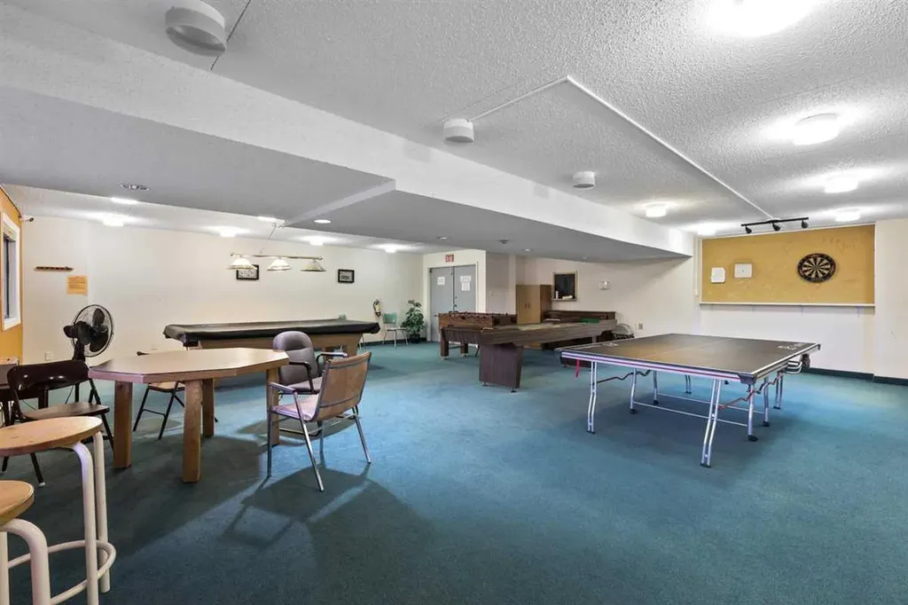 5204 Dalton Drive NW Calgary AB T3A 3H1