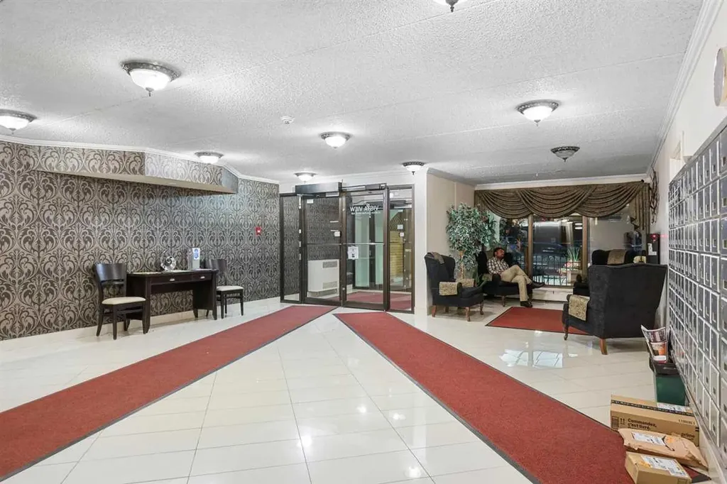 5204 Dalton Drive NW Calgary AB T3A 3H1