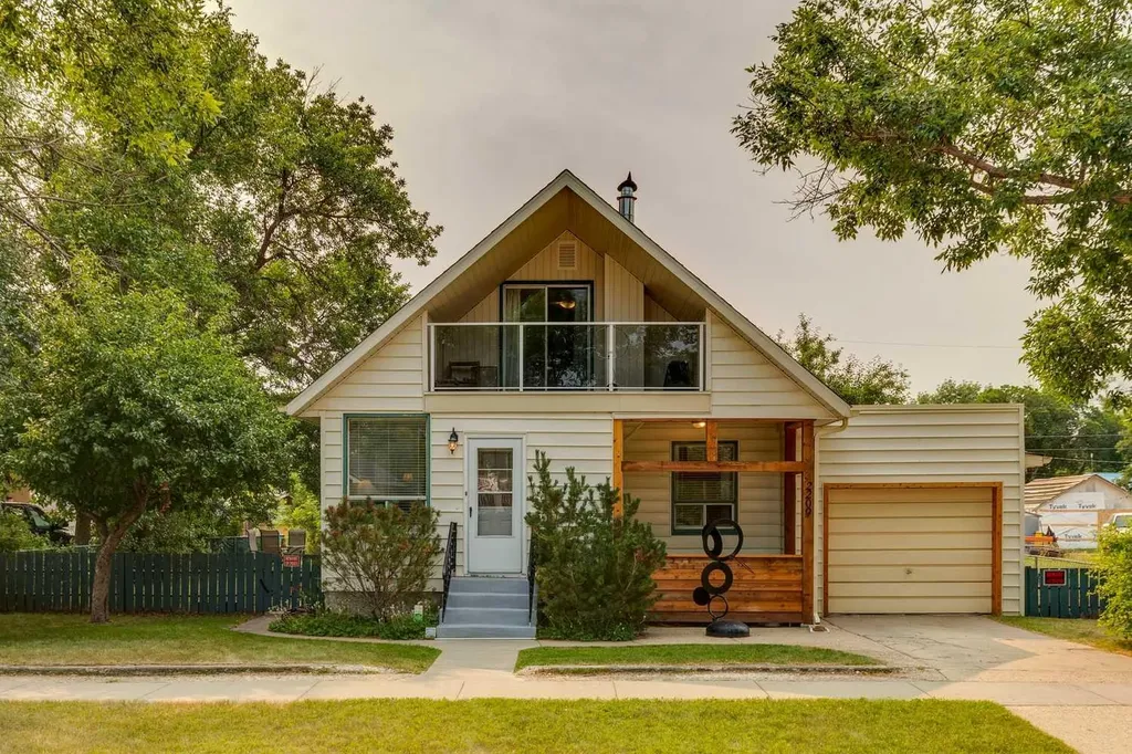 2209 22 Street Nanton AB T0L 1R0