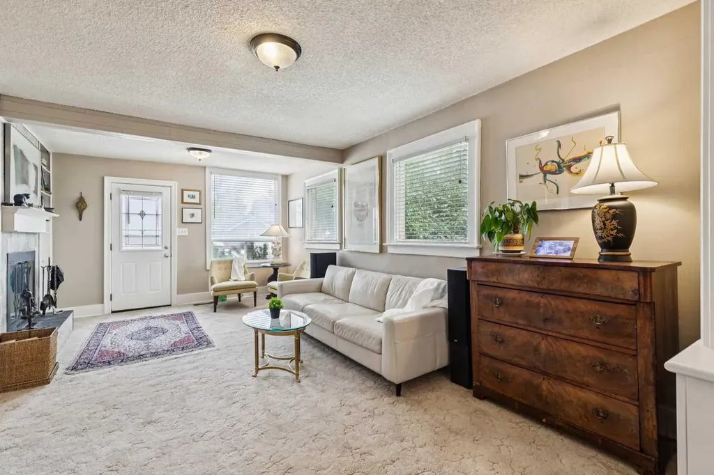 2209 22 Street Nanton AB T0L 1R0