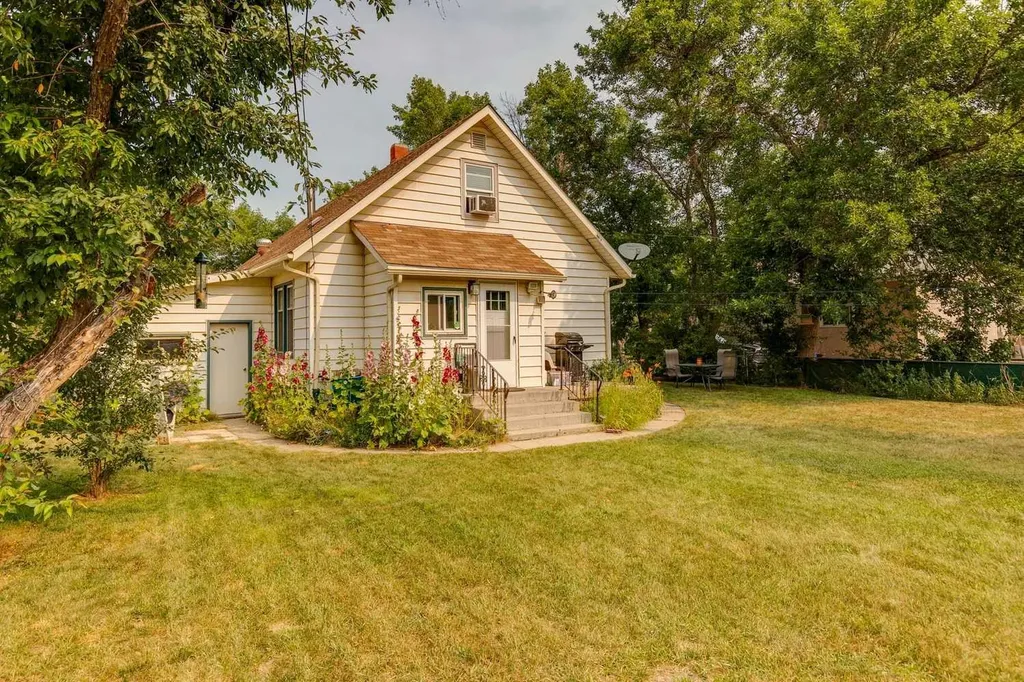 2209 22 Street Nanton AB T0L 1R0