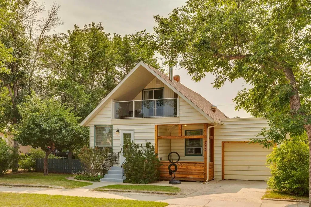 2209 22 Street Nanton AB T0L 1R0