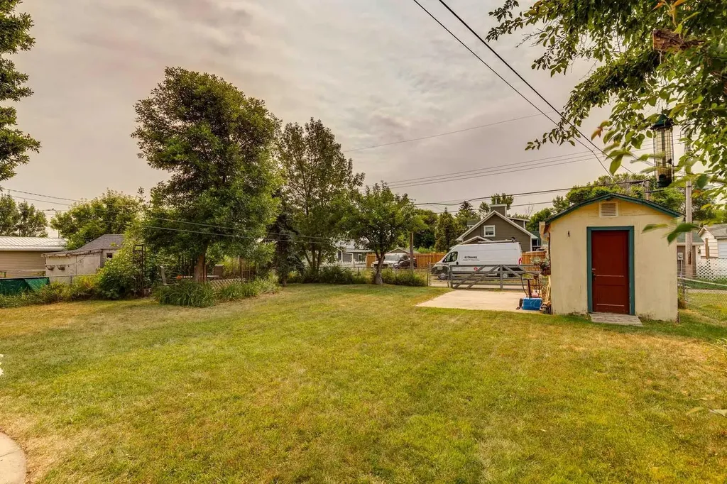 2209 22 Street Nanton AB T0L 1R0