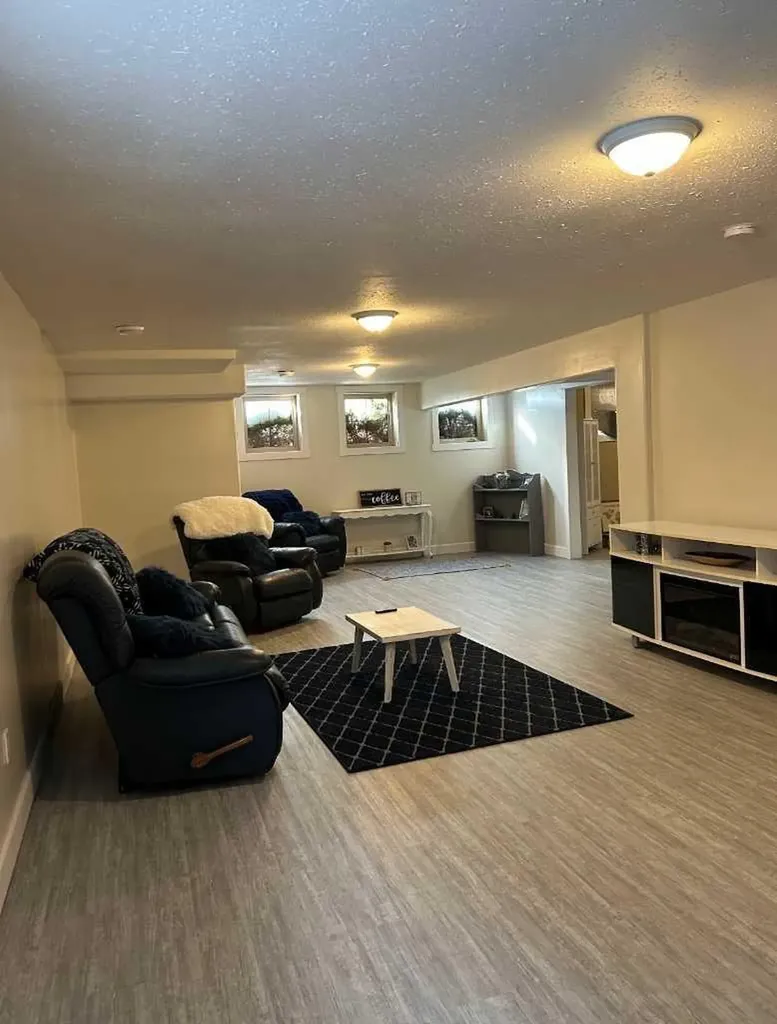 1319 54 Avenue Close Lloydminster AB T9V2K1