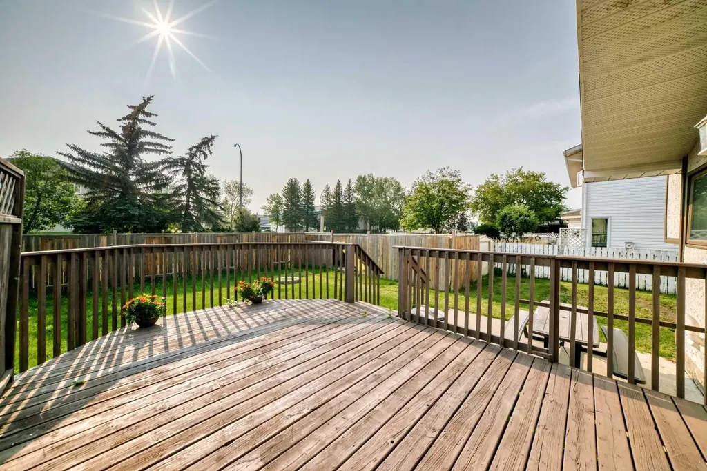 37 Kennings Crescent Red Deer AB T4P 3M8