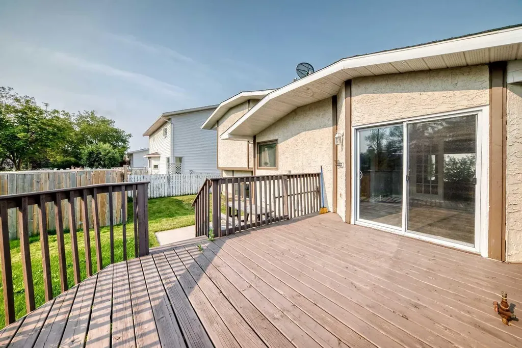37 Kennings Crescent Red Deer AB T4P 3M8