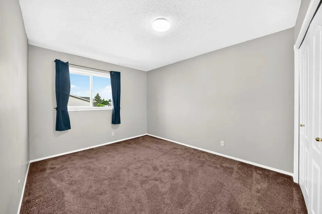 37 Kennings Crescent Red Deer AB T4P 3M8