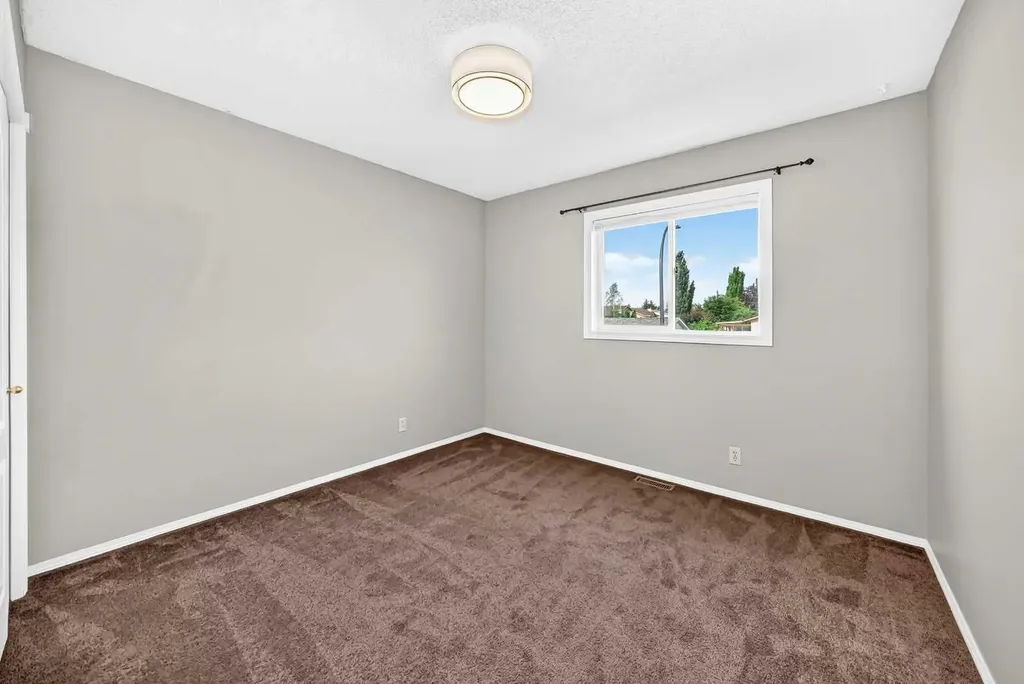 37 Kennings Crescent Red Deer AB T4P 3M8