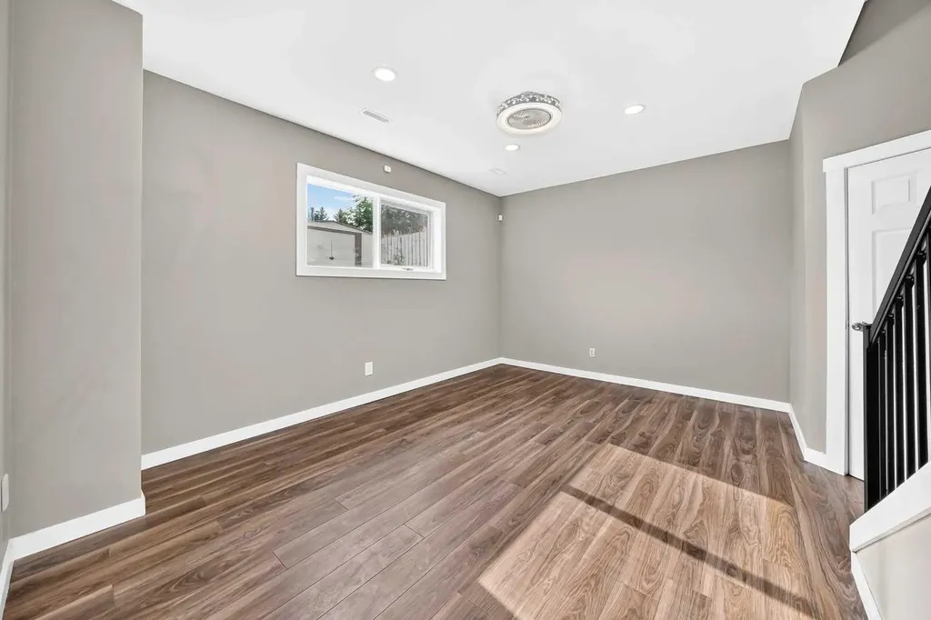 37 Kennings Crescent Red Deer AB T4P 3M8