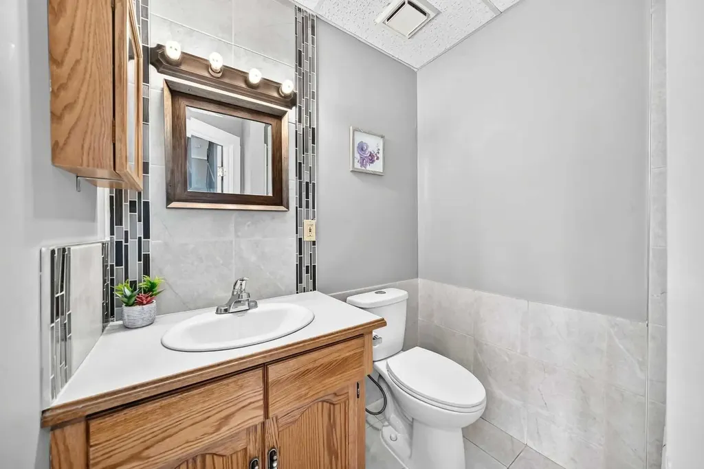 37 Kennings Crescent Red Deer AB T4P 3M8