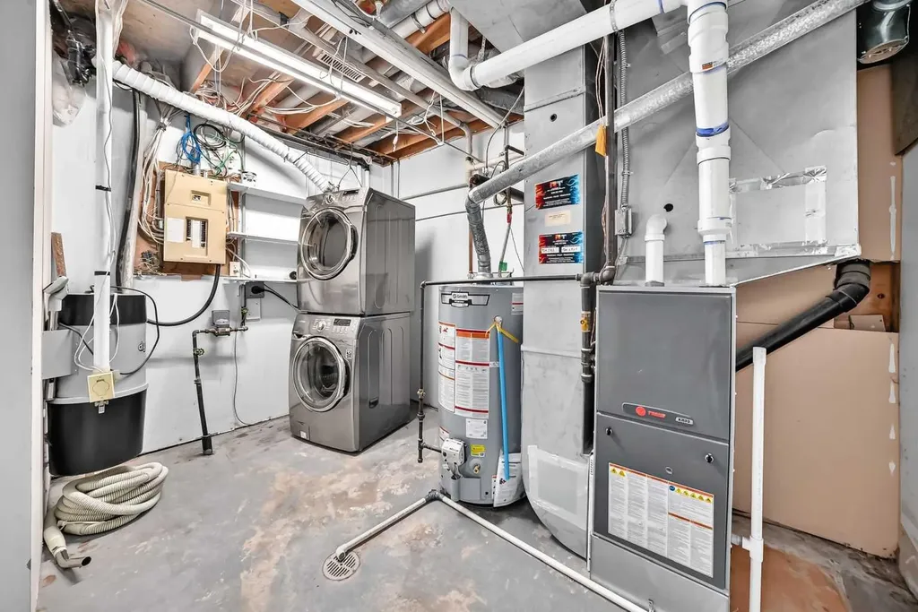 37 Kennings Crescent Red Deer AB T4P 3M8