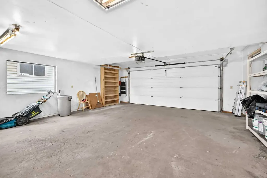 37 Kennings Crescent Red Deer AB T4P 3M8